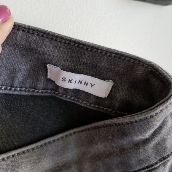 👖KENNETH COLE  GREY SKINNY JEANS - Picture 5 of 5